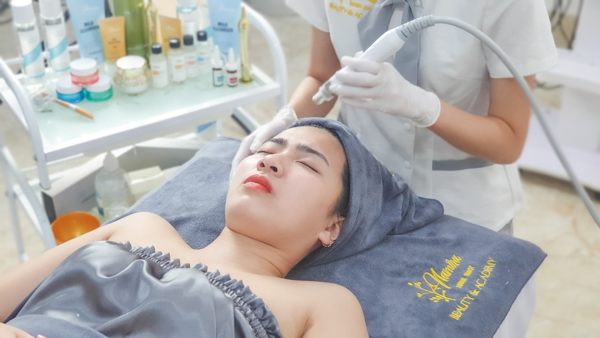 Phương pháp hút mụn trán