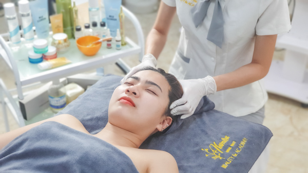 Liệu trình chăm sóc da mặt chuyên sâu - Bước 5: Massage