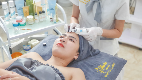 Liệu trình chăm sóc da mặt chuyên sâu - Bước 9: Đẩy tinh chất